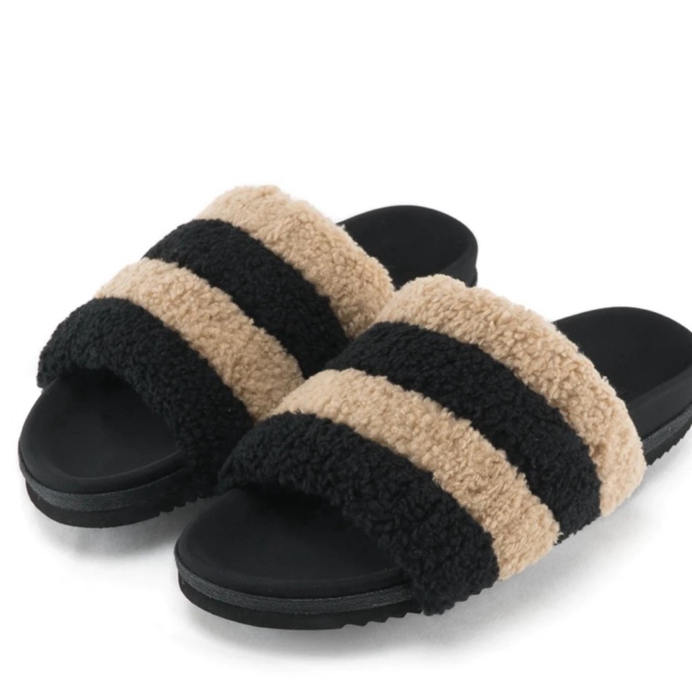 ROAM FUZZY PRISM SLIPPERS BEIGE & BLACK FAUX SHEARLING